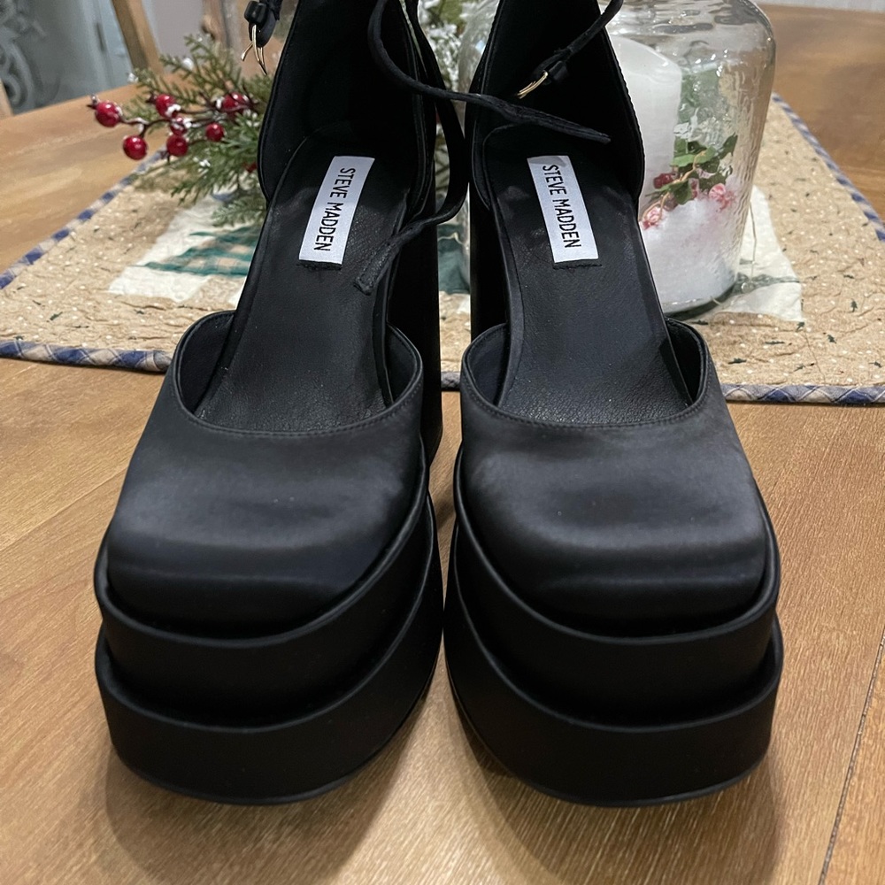 Steve Madden black satin size 6.5 brand new never worn platform heels.